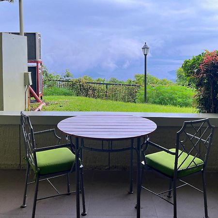 Taal Vista Hotel Tagaytay City Eksteriør billede A balcony in a condominium