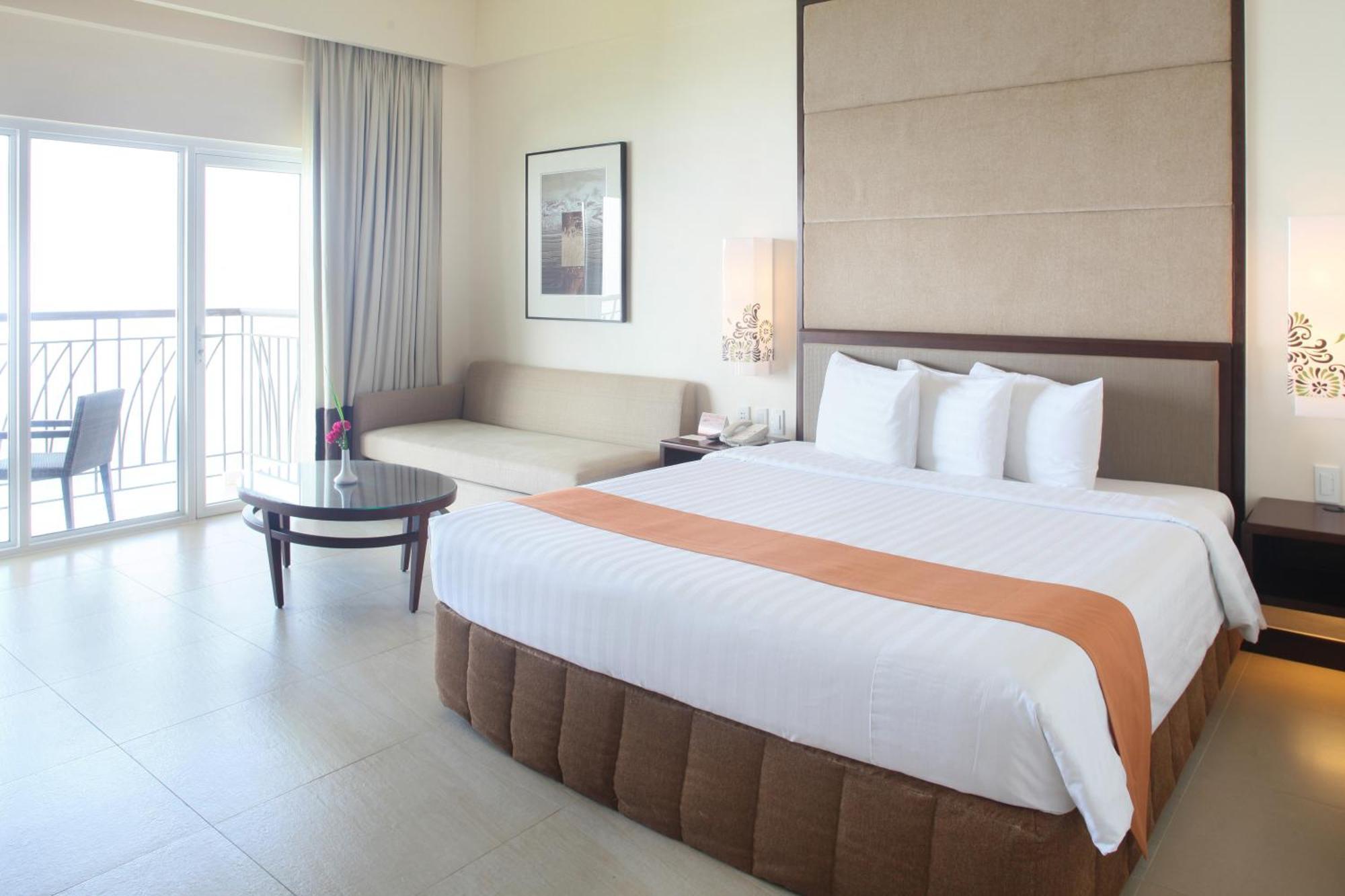 Taal Vista Hotel Tagaytay City Eksteriør billede Deluxe Ocean View Room