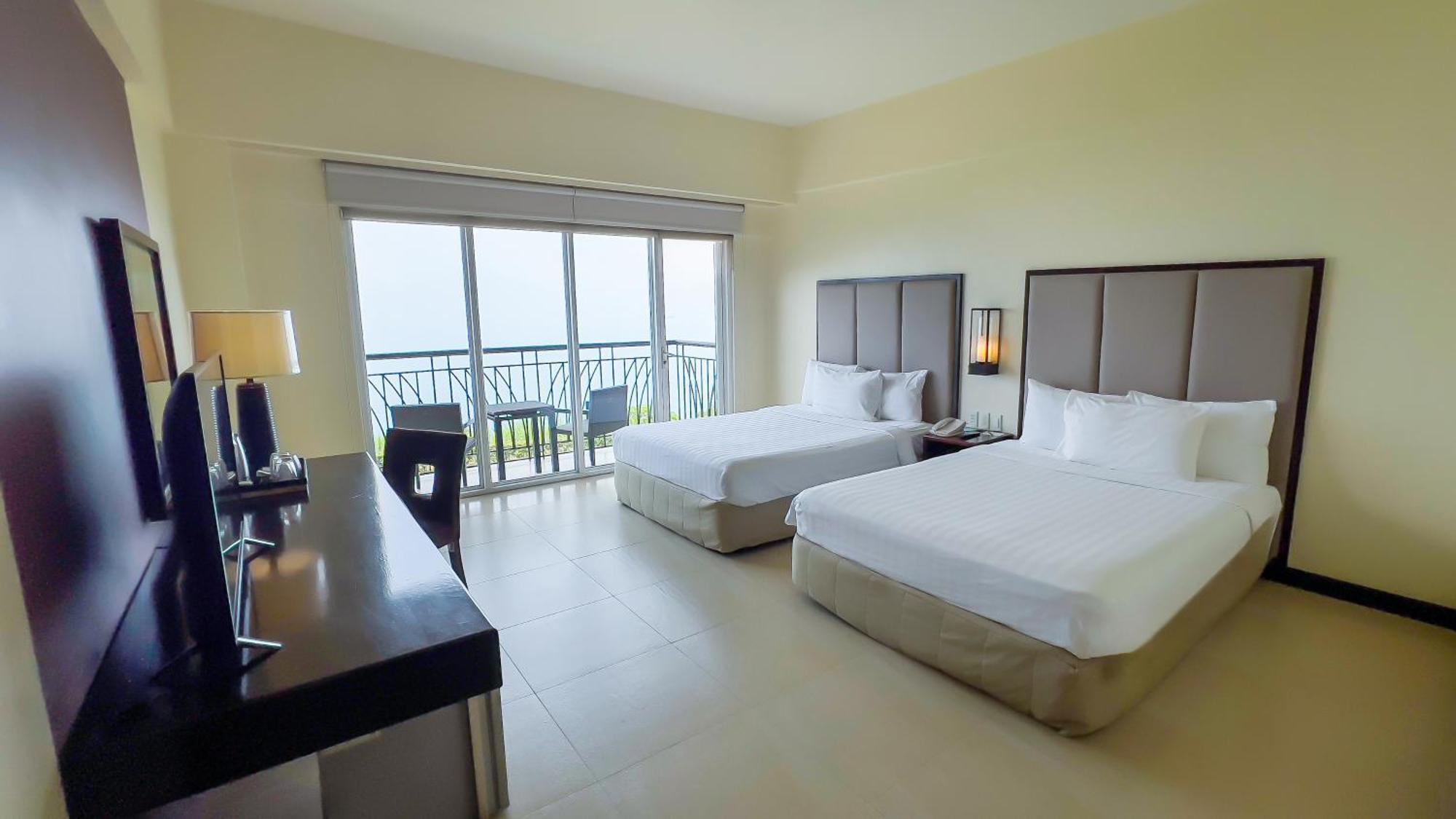 Taal Vista Hotel Tagaytay City Eksteriør billede Deluxe Ocean View