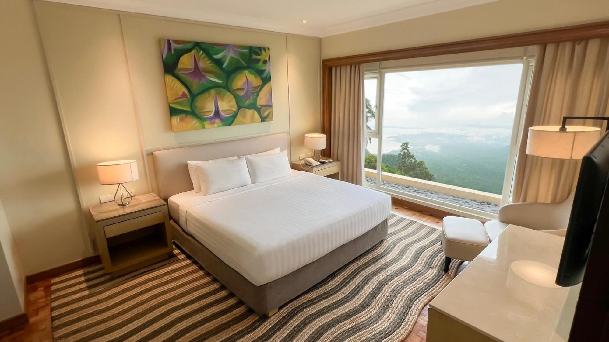 Taal Vista Hotel Tagaytay City Eksteriør billede Deluxe Ocean View