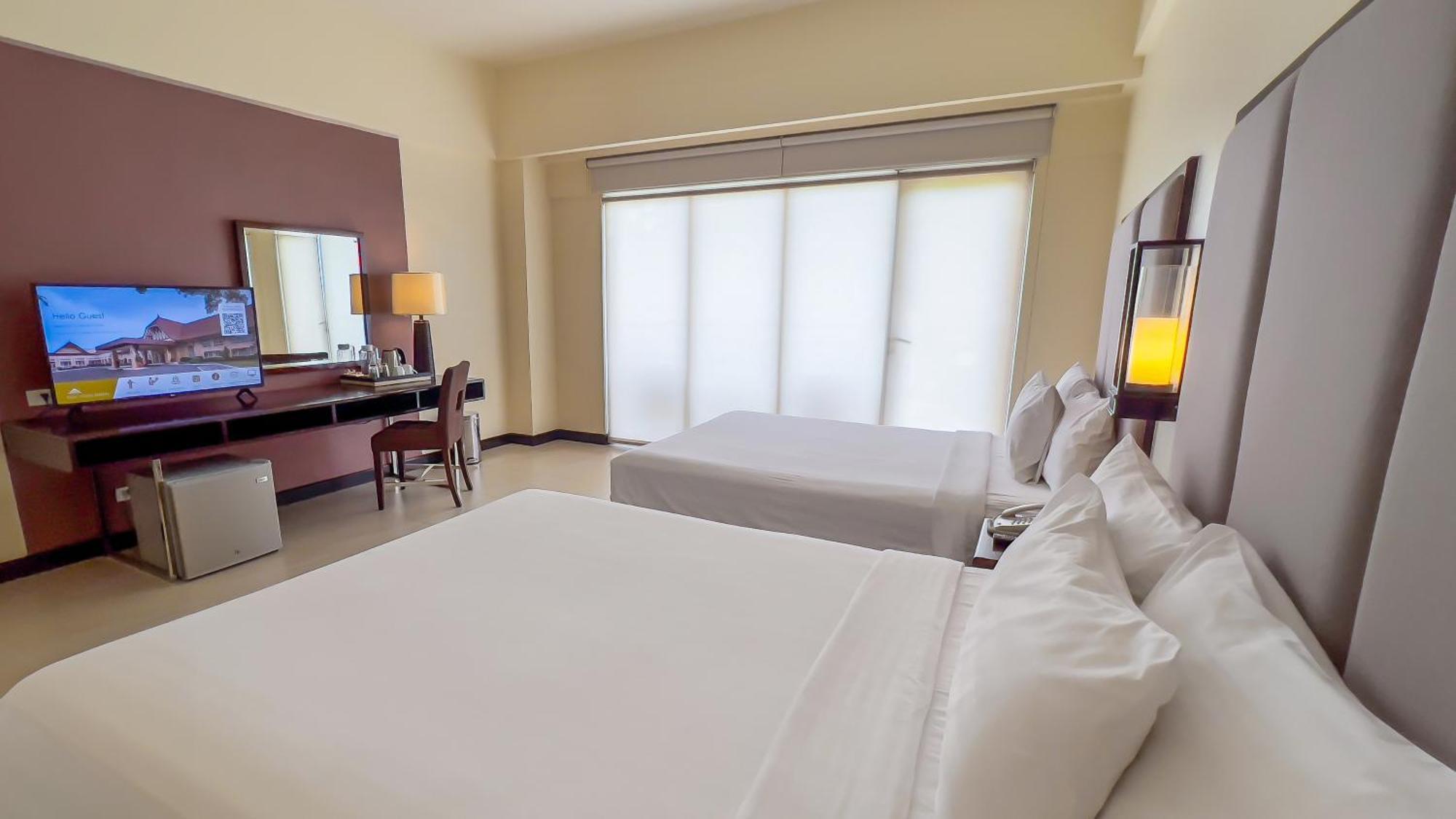 Taal Vista Hotel Tagaytay City Eksteriør billede Deluxe Room