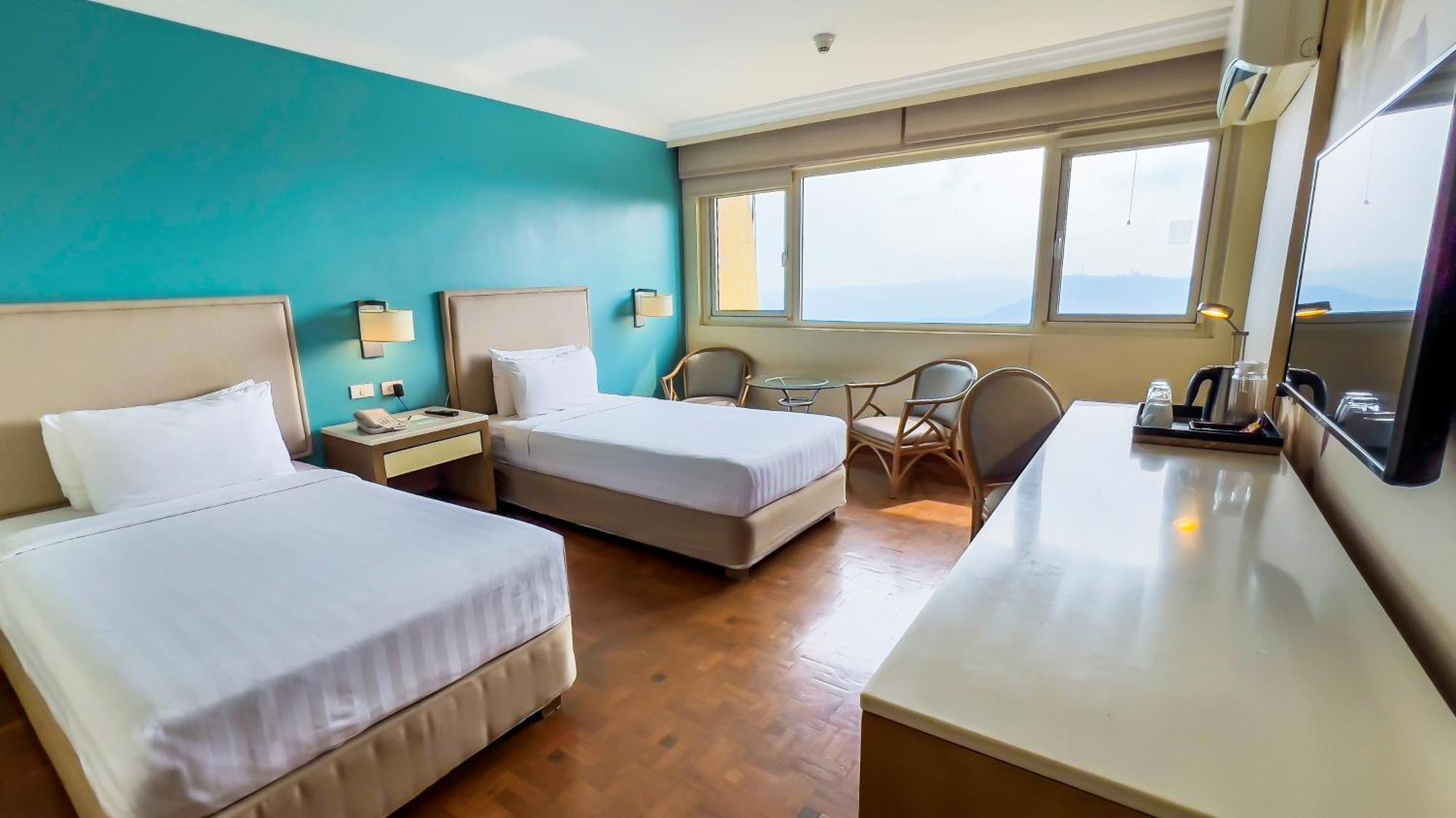 Taal Vista Hotel Tagaytay City Eksteriør billede Deluxe Room