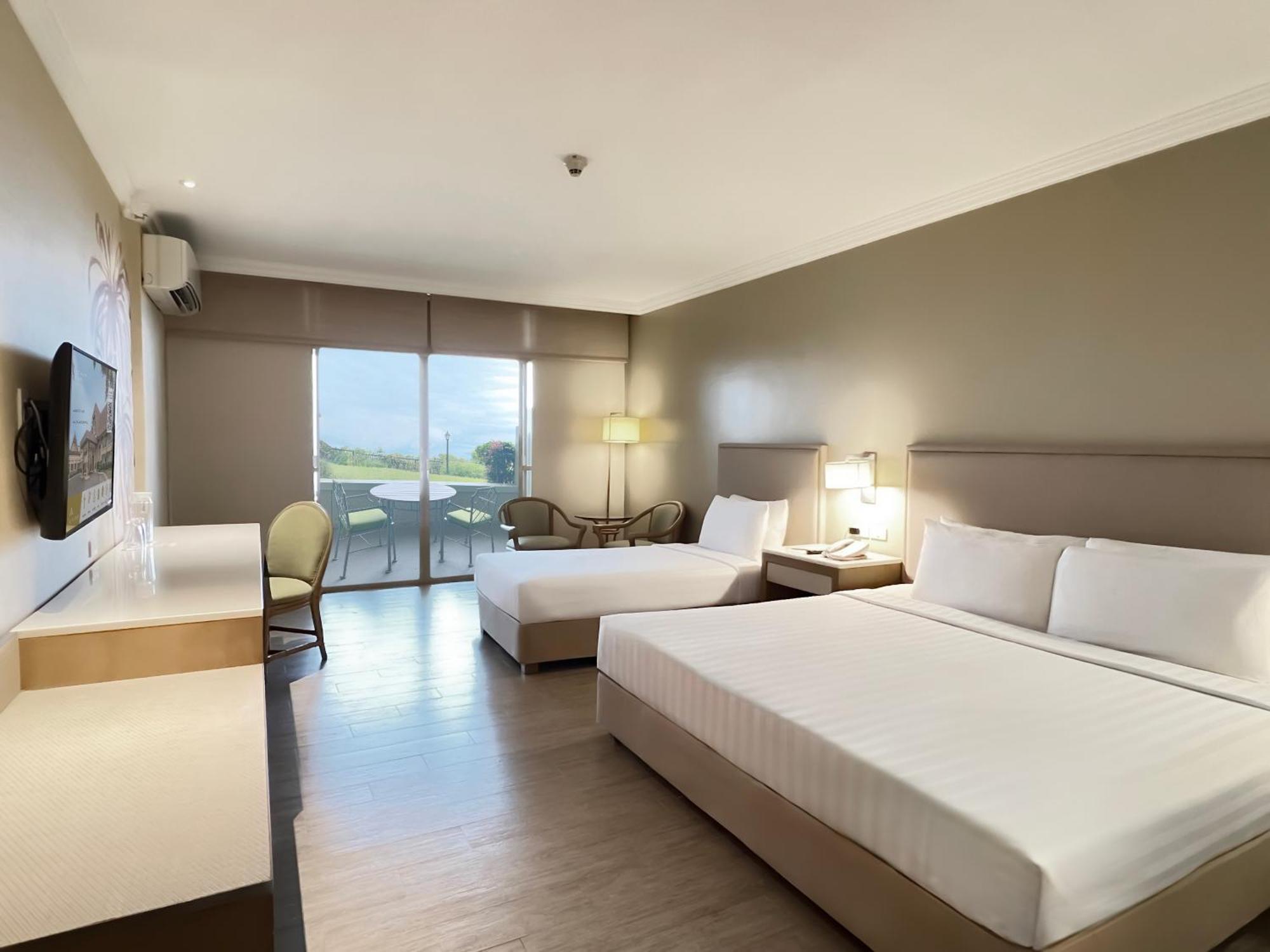 Taal Vista Hotel Tagaytay City Eksteriør billede Deluxe Room